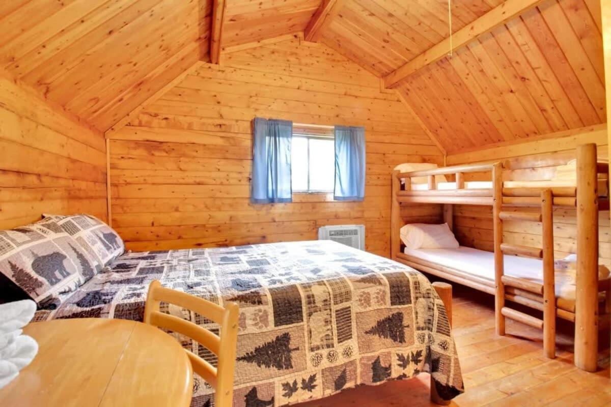 Lovely Rustic Cabin In 布卢明顿 外观 照片