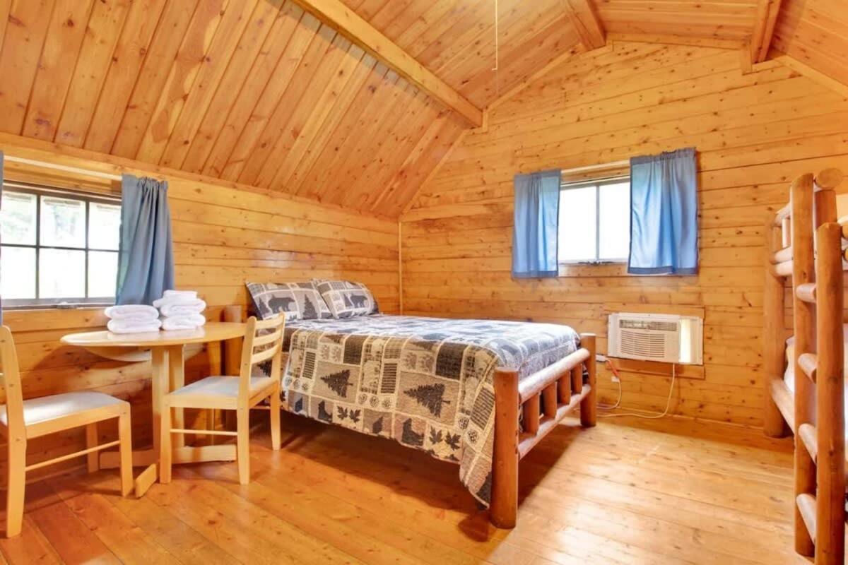 Lovely Rustic Cabin In 布卢明顿 外观 照片