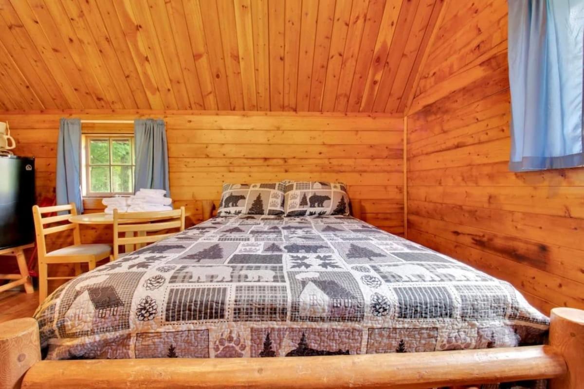 Lovely Rustic Cabin In 布卢明顿 外观 照片