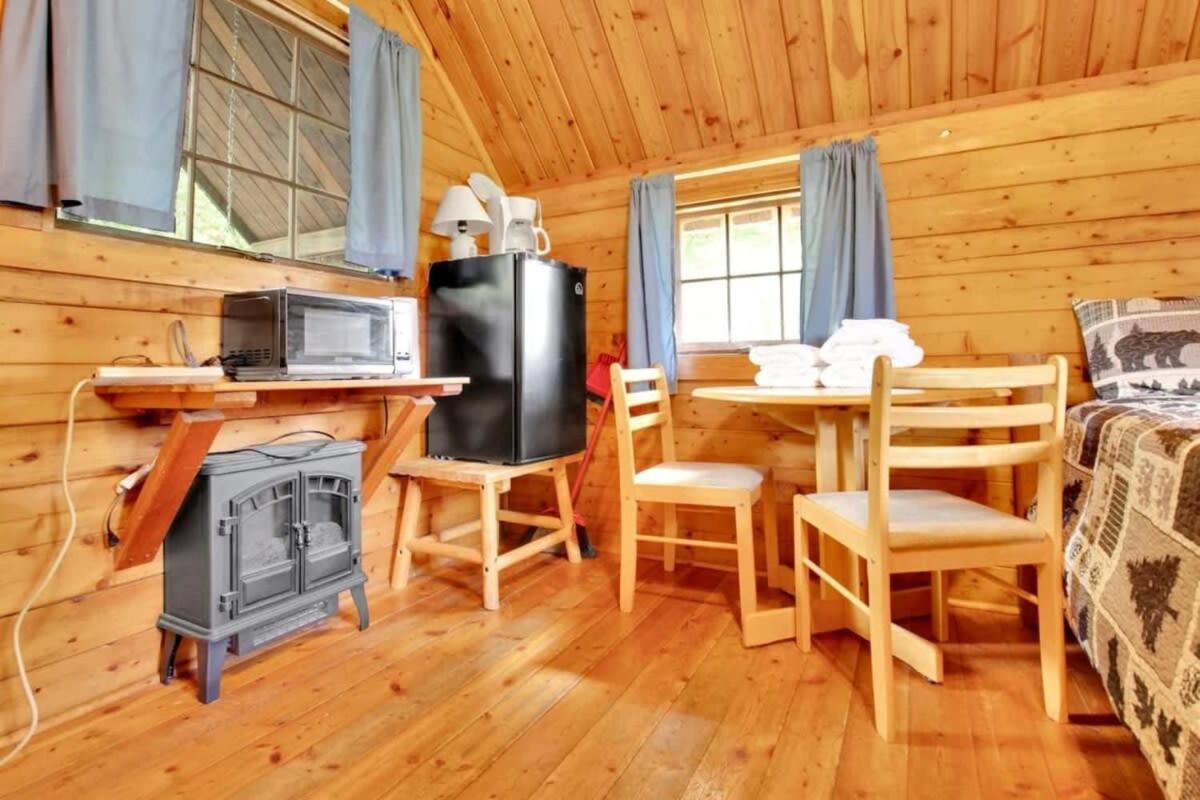 Lovely Rustic Cabin In 布卢明顿 外观 照片